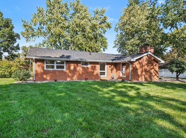 1327 E Reynolds Street, Goshen, IN 46528-4227