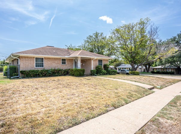 950 SYCAMORE Lane, Lancaster, TX 75146