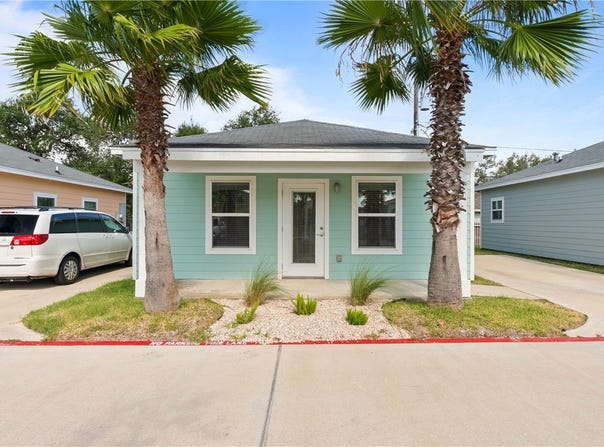 173 Oasis Cir, Rockport, TX 78382