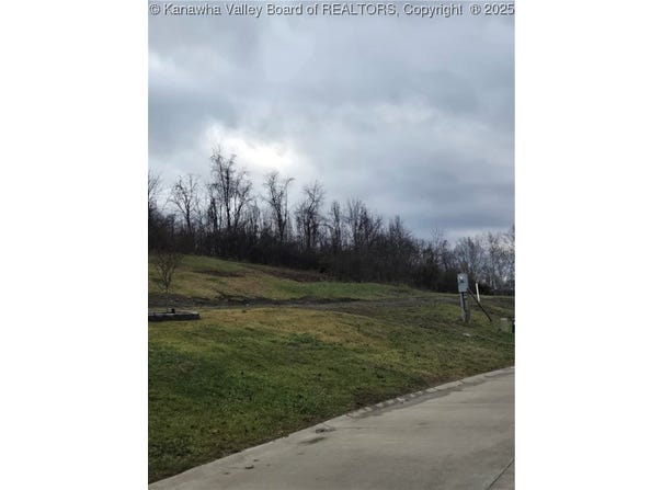 604 Overlook Drive, Hurricane, WV 25526