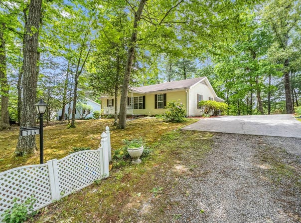 306  E. Byrd Ln., Hendersonville, NC 28792