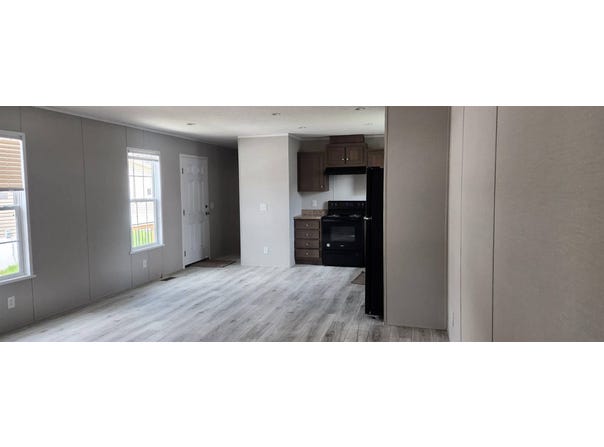 113 Sundale Trailer Court, Washington, IN 47501