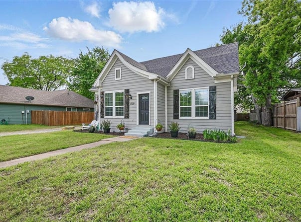 1709 Franklin Avenue, Bonham, TX 75418