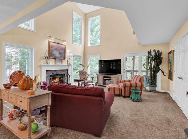 9607 S Harbour Pointe Drive, Bloomington, IN 47401