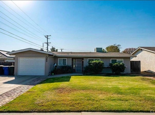 345 E Lemmon Way, Hanford, CA 93230