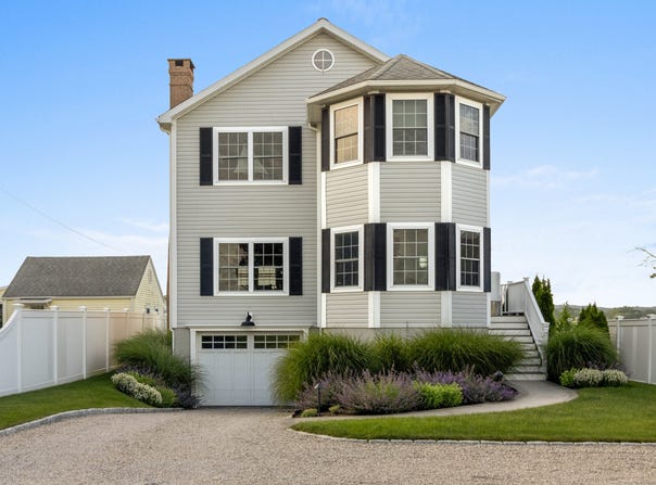 15 Buckingham Avenue, Old Saybrook, CT 06475