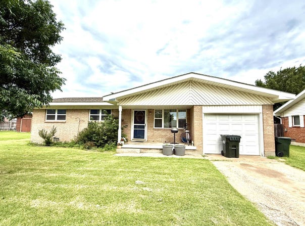 714 Cynthia, Mooreland, OK 73852