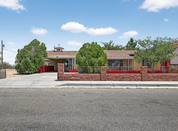 302 Crestview Drive SW, Albuquerque, NM 87105