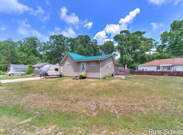 5470 Circle Drive, Muskegon, MI 49442