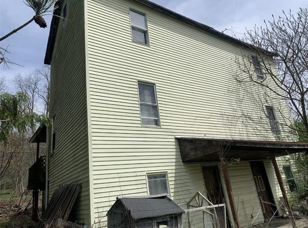 1649 Iselin Rd, Conemaugh/Young Twps - IND, PA 15681