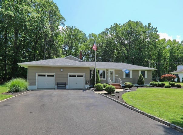 2268 Redwood Rd, Scotch Plains Twp., NJ 07076-2116