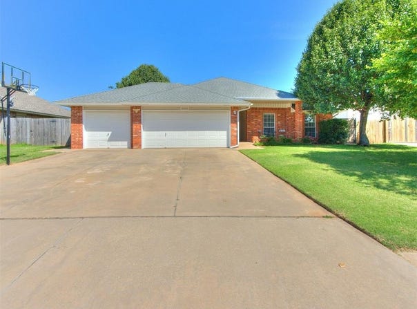 2613 E Hills Drive, Moore, OK 73160