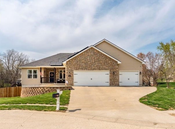 105 Fox Den Court, Savannah, MO 64485