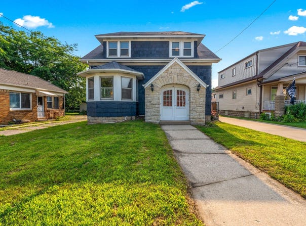 3970 S Whitnall Ave, Milwaukee, WI 53207