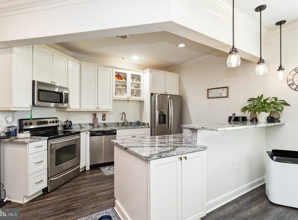 200 EDELEN STATION PLACE, LA PLATA, MD 20646