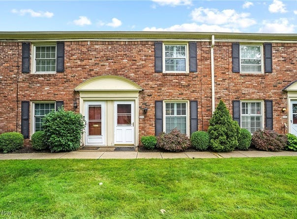 1239 Ashford Lane, Akron, OH 44313