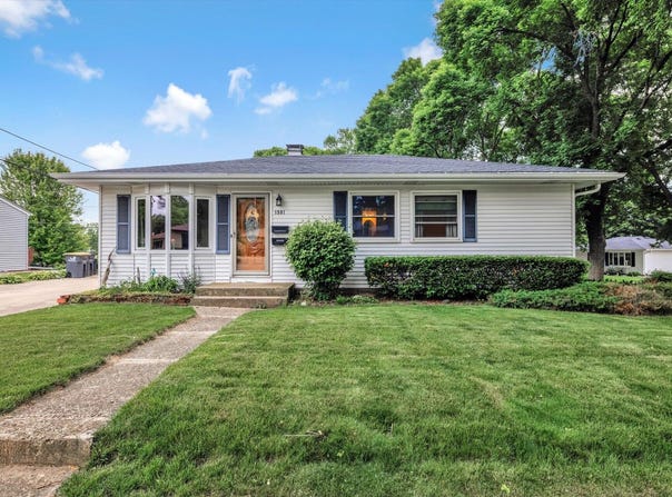 1981 Jan Ave, Waukesha, WI 53188