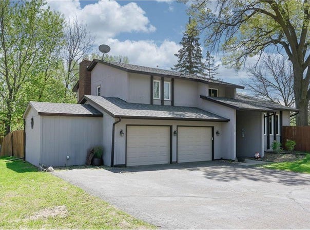 1158 Rockstone Lane, New Brighton, MN 55112
