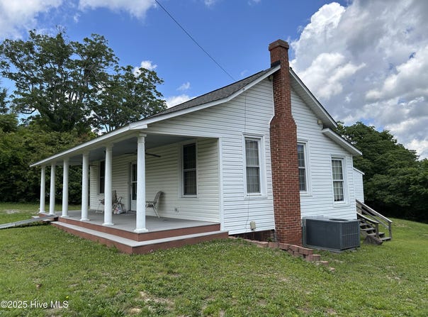 106 W Barrett Street, Carthage, NC 28327