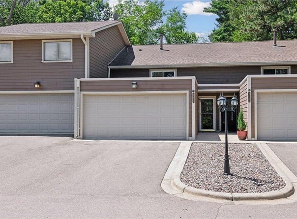 9556 Trail East Road, Bloomington, MN 55420