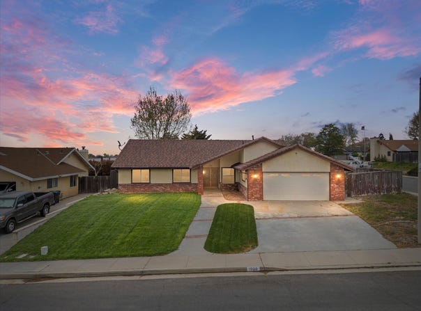 1086 Hickory Avenue, Tehachapi, CA 93561