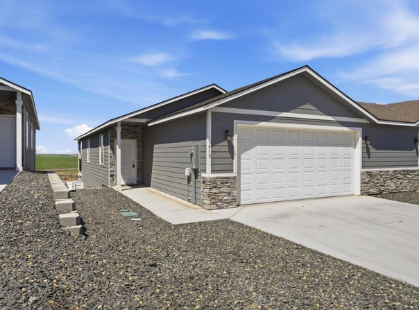 413 Bedrock Loop, West Richland, WA 99353