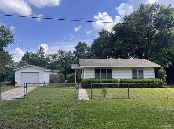 16 Whitehead Dr, Pensacola, FL 32503
