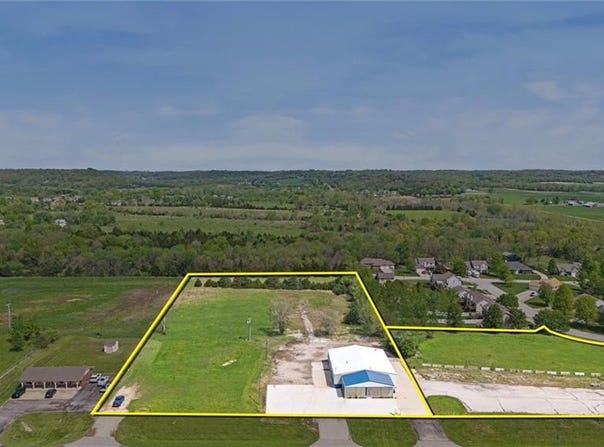 325 State Avenue, Tonganoxie, KS 66086