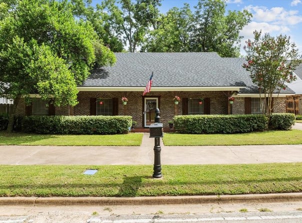 907 East Houston Avenue, Crockett, TX 75835