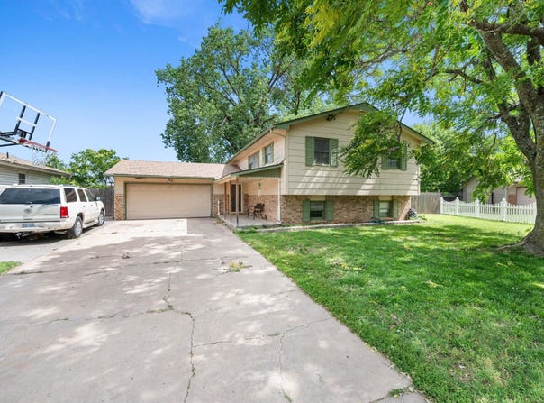 2108 W 46th St S, Wichita, KS 67217