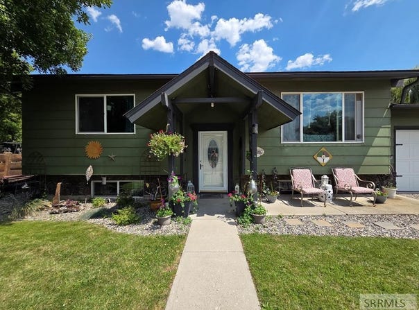 904 Edwards Street, Salmon, ID 83467