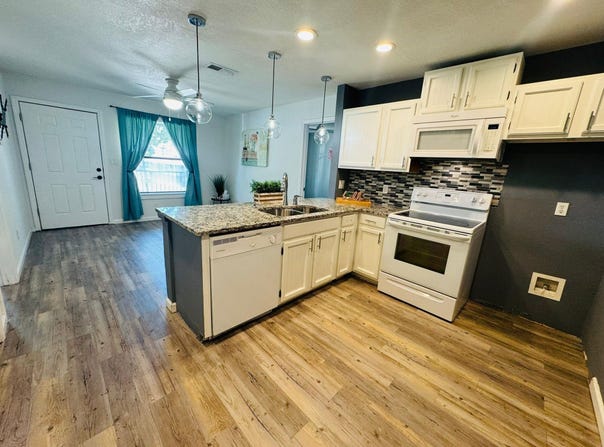 1624 Aquarena Springs DR, San Marcos, TX 78666