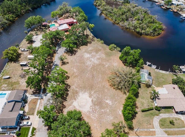 FLOTILLA, HOLIDAY, FL 34690