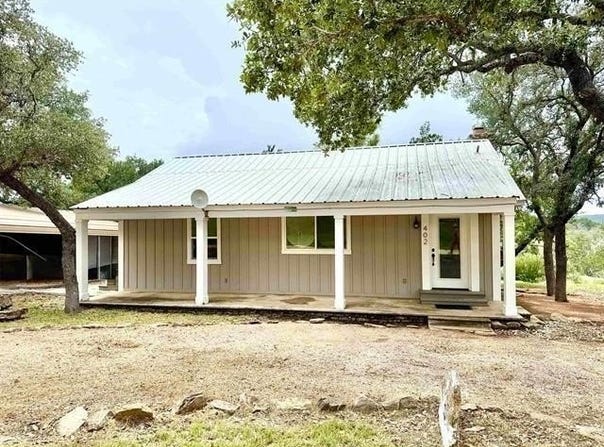 402 Laurel LN, Burnet, TX 78611