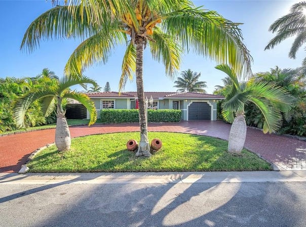 10216 NW 83rd St, Tamarac, FL 33321