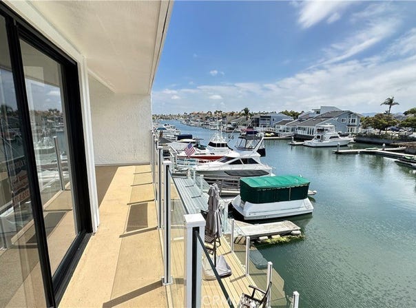 4630 Eastbourne Bay, Oxnard, CA 93035