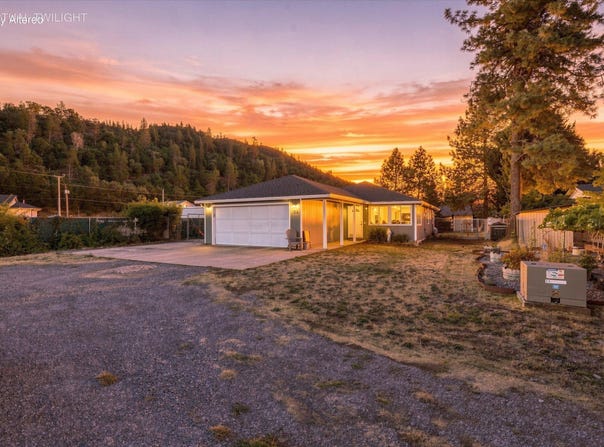 125 Penny Lane, Shady Cove, OR 97539