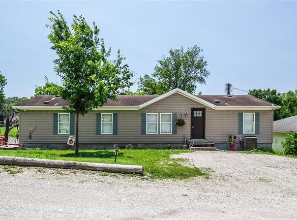 31965 Lakecrest Drive, Excelsior Springs, MO 64024