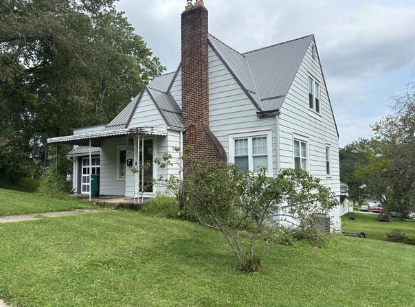 131 S 4th Avenue, Clarion, PA 16214