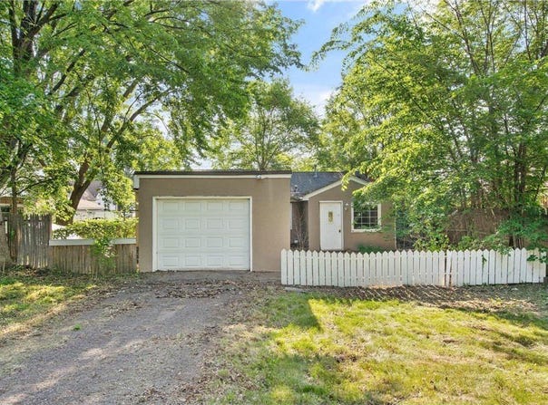 627 9th Avenue NW, New Brighton, MN 55112