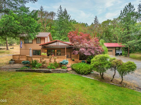 5003 Rogue River, Eagle Point, OR 97524