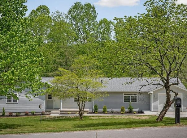 260 Yonside Dr, Sparta, TN 38583-8131