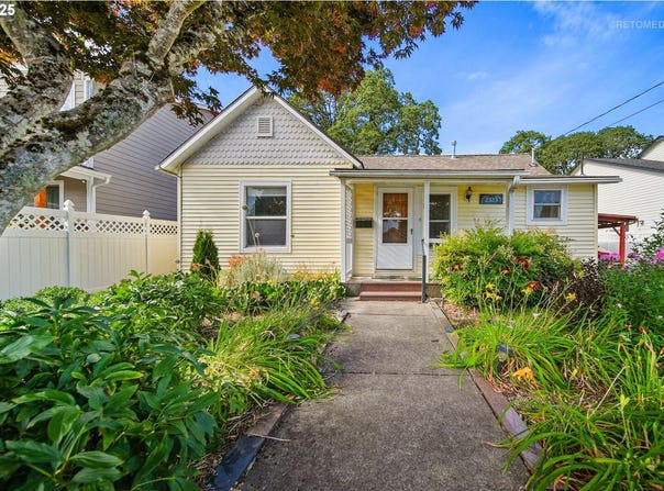 2323 14TH AVE, Forest Grove, OR 97116
