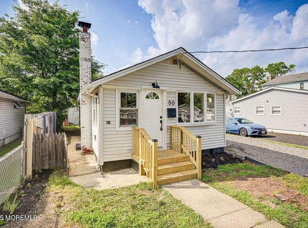 50 Pacific Boulevard, Keyport, NJ 07735