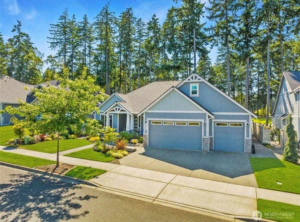 4411 Caddyshack Drive NE, Lacey, WA 98516