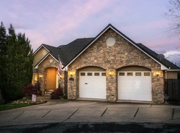 1025 Edgewater Court, Redding, CA 96003
