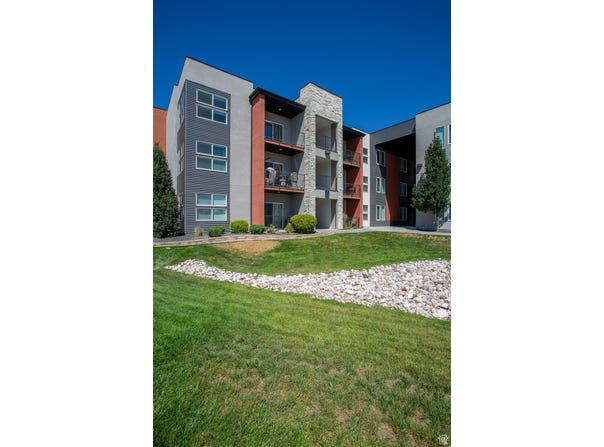 875 S DEPOT St, Clearfield, UT 84015
