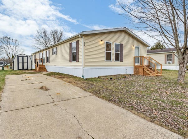 458 Halwick, Temperance, MI 48182