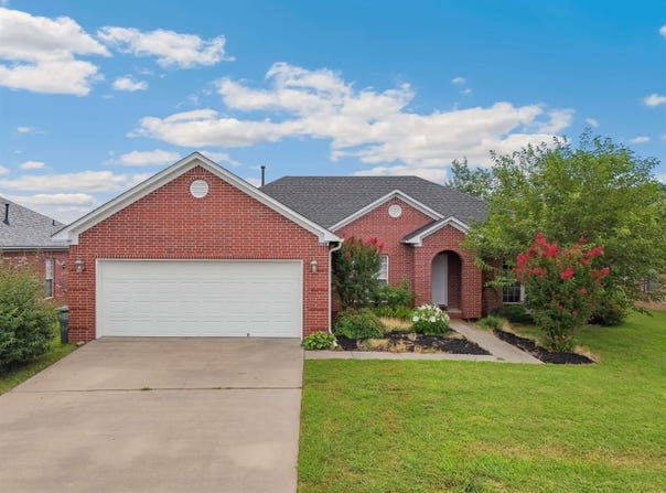 1700 Hosta, Conway, AR 72034