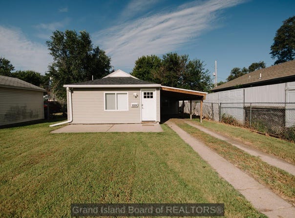 1324 N Broadwell Avenue, Grand Island, NE 68803